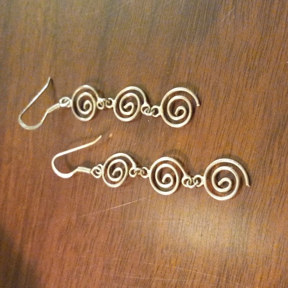 Metal spiral earrings - Picture 2 of 5